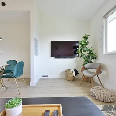 Modern Upstairs Loft - Newly Renovated! Villa Salem Exterior photo