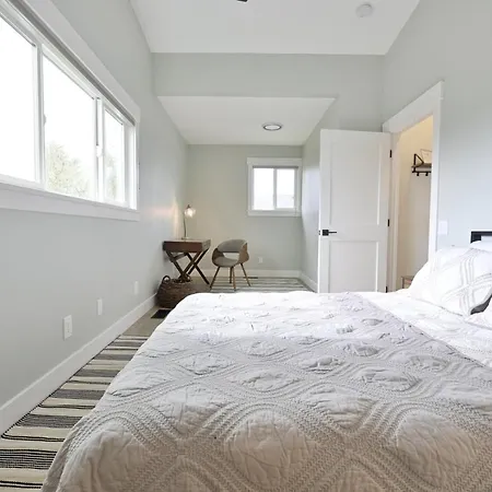 Modern Upstairs Loft - Newly Renovated! Villa Salem Exterior photo