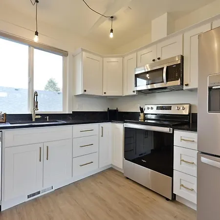 Modern Upstairs Loft - Newly Renovated! Villa Salem Exterior photo
