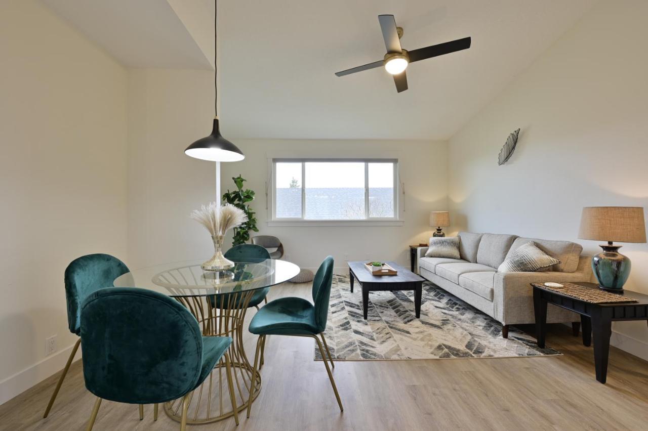 Modern Upstairs Loft - Newly Renovated! Salem