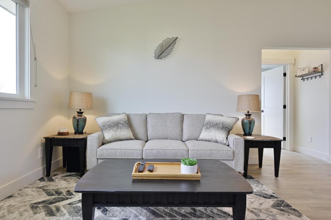 Modern Upstairs Loft - Newly Renovated!