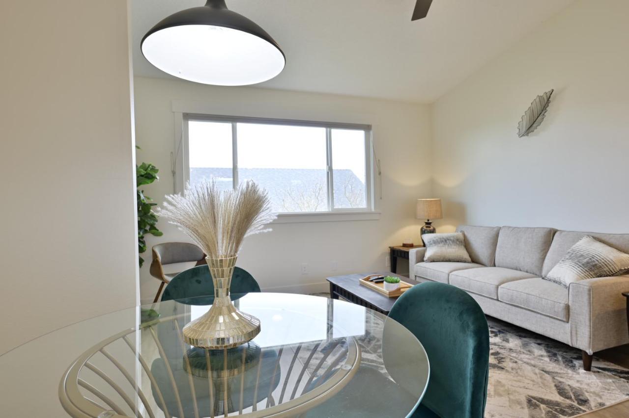 Modern Upstairs Loft - Newly Renovated!