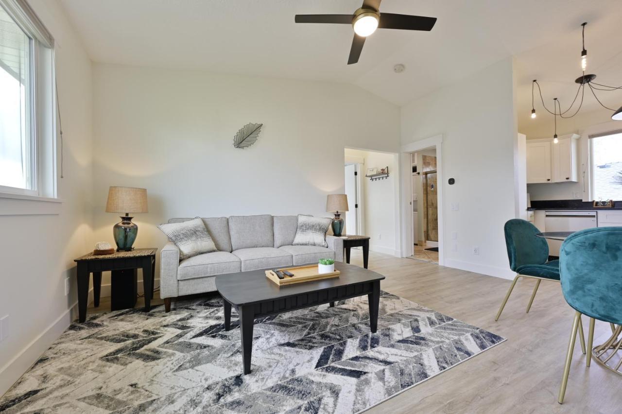 Modern Upstairs Loft - Newly Renovated! Salem