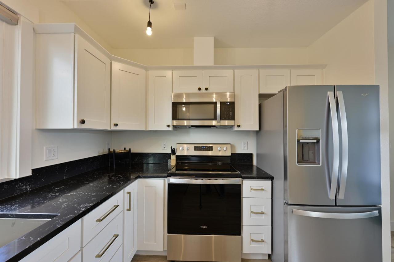 Modern Upstairs Loft - Newly Renovated!
