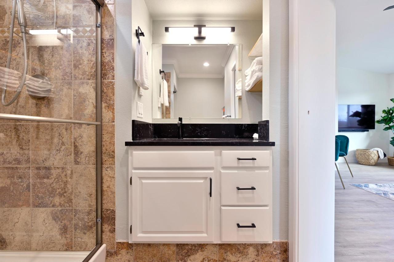 Modern Upstairs Loft - Newly Renovated! *